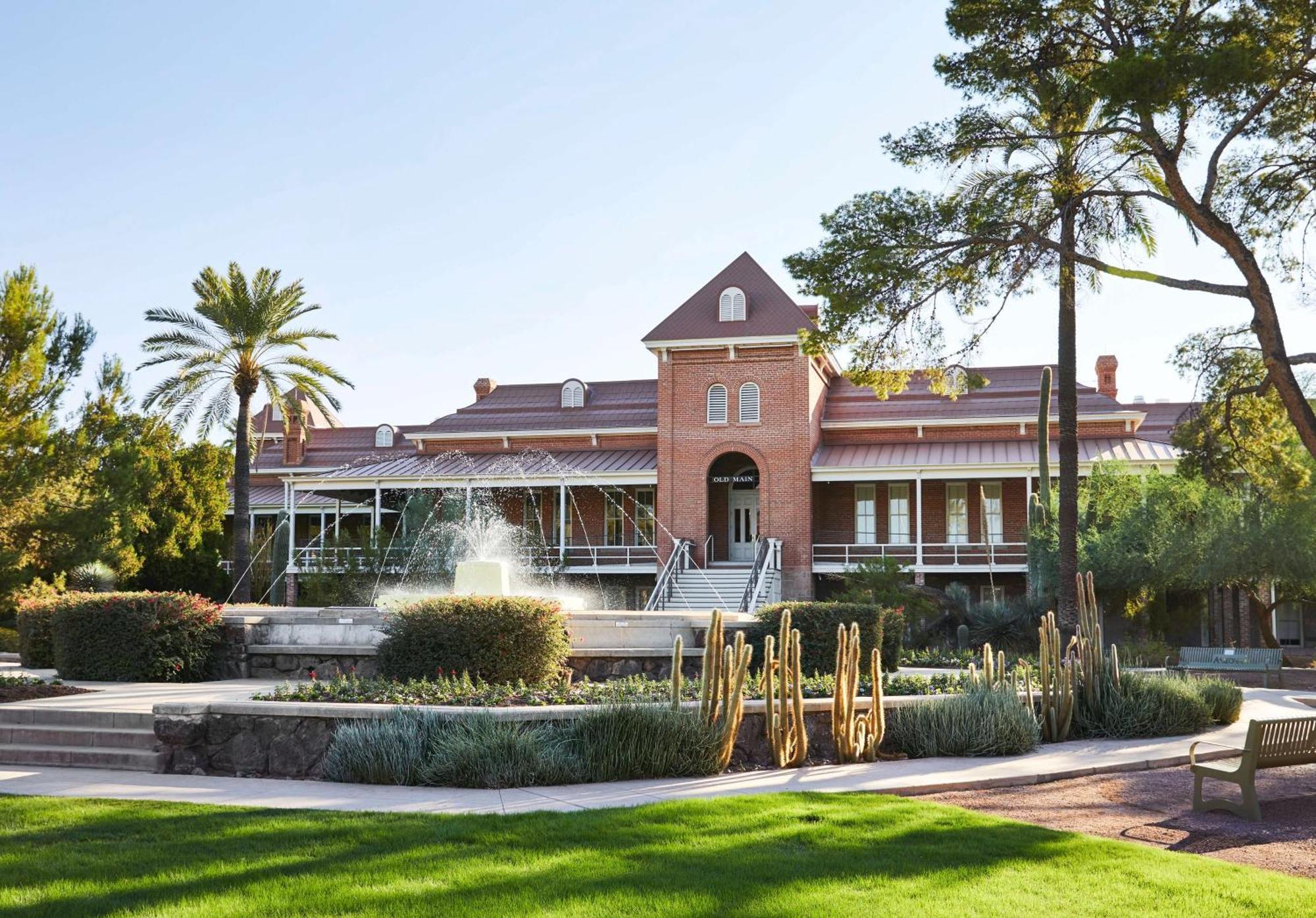 Graduate By Hilton Tucson Hotel Exterior foto